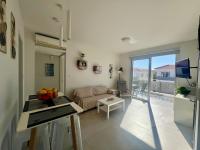 Stunning 2-BR Apt in a luxury complex near the beach! - Ferienwohnung Paralímni