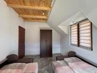 Zweibettzimmer mit Balkon