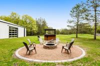 Moe's Vineyard - Barndominium - B&B Necedah