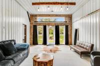 Moe's Vineyard - Barndominium - B&B Necedah