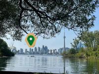 FIFA CN tower lakeshore condo 1masterbedroom plus1den 2br1b with parking - Chambres d'hôtes Toronto