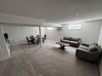 Spacious 4-Bedroom Home in NW Calgary - Ferienwohnung Calgary