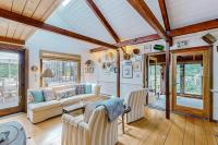 Nana’s Big Treehouse - Bed and Breakfast West Tisbury