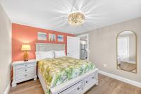 Walk to Siesta Key Beach & Village, Pool, Dock, Game Room! - B&B Siesta Key