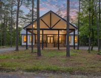 Luxury Cabin Hot Tub, Firepit, Arcade Game, B-ball, Kids Playset - Chambres d'hôtes Broken Bow