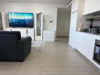 Stylish Executive Apartment with Views Family Apartment Parking Sleeps 5 - Chambres d'hôtes Sydney