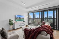 Luxury Beachfront Apartment in Surfers Paradise - B&B Gold Coast