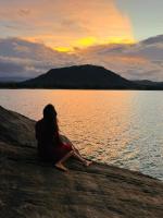 Elee Villa - Waterfront Retreat with Victoria Reservoir & Mountain Views - Bed and Breakfast Teldeniya