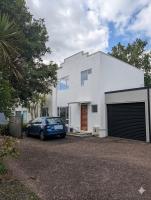 Bright Modern Townhouse at Kingsland with Deck and Garage - Ferienwohnung Auckland