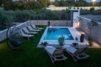 Salt & Stone - apartment with private pool - B&B Novalja