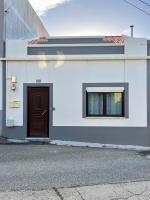 Supertubos Jacuzzi Surf Retreat V4 - Ferienwohnung Atouguia da Baleia