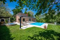 Villa Ferlini in Central Istria with private 10000 m2 garden, wellness & family activities on plot - B&B Svetvinčenat