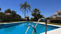 Casa de la Alegria, 3-bedroom house near Cabopino Beach & Golf, Marbella - Chambres d'hôtes Marbella