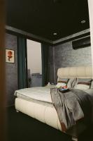1 BHK Lunar Noir Starlight Ceiling & Moon Wall Bahria Lahore - Chambres d'hôtes Lahore