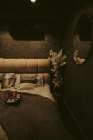 1 BHK Lunar Noir Starlight Ceiling & Moon Wall Bahria Lahore - Chambres d'hôtes Lahore