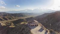 Summit House Joshua Tree - Iconic Mountain Estate with Spa Ping-Pong Fire Pit - B&B Yucca Valley