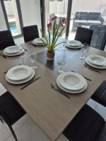 La Villa signature by Berenice Contemporary villa with pool for 6 guests - Chambres d'hôtes Canet