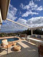 Seaview Home with Private Pool - 5 min from Beach - B&B Neo Chorio