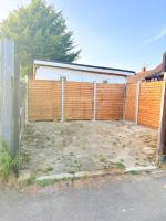 Garden Nest, Free Parking , Private Access , WiFi , 5 mints Drive to Luton airport , Train station, Town centre , M1 - Chambres d'hôtes Luton