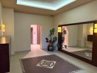 Spacious 56 m2 Apartment in the Quiet Center, Free Private Underground Parking & Self Check-In - B&B Riga