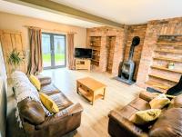 The OId Post Office - Peaceful Village Stay - B&B Ifton Heath