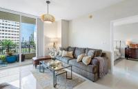 Contemporary 2 Bedroom Residence with Private Balcony and Skyline Views - Ferienwohnung West Palm Beach