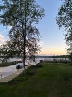 Mysig timmerstuga med sjötomt - B&B Grangärde