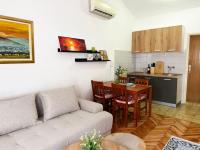 Apartment Tri Vile - Bed and Breakfast Budva