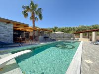 Villa Helios Luxury Sea View Villa with Private Pool Gym and BBQ Area - Chambres d'hôtes Poseídi