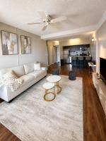 Spacious1 Br Downtown View Near River Experiences - B&B Tulsa