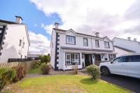 4 Bedroom House by Travel Lets Holiday Homes Convoy with Garden - Chambres d'hôtes Convoy