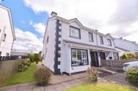 4 Bedroom House by Travel Lets Holiday Homes Convoy with Garden - Chambres d'hôtes Convoy