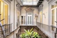 Authentic Apartment Toledo - Green Chiaia Three - B&B Naples
