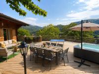 Charming family Chalet for 8 people, with private Hot Tub - Chambres d'hôtes Les Clefs
