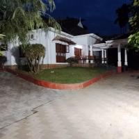 Heritage Home Near Cochin Airport in 5-Acre Farm - Chambres d'hôtes Angamāli