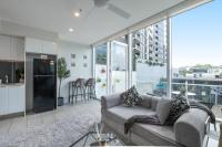 The Valley Nest - FREE PARKING - INFINITY POOL - Bed and Breakfast Brisbane
