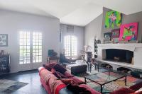 Spacious house with pool in Castellet - B&B Le Castellet