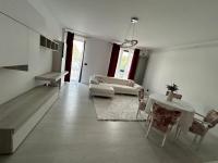 Hij Apartaments - B&B Radauti