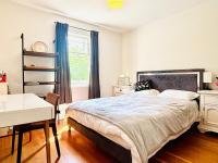 Kamer met Queensize Bed en Uitzicht op de Tuin