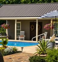 Modern Saltwater Oasis Private Pool Garden - B&B Ramer