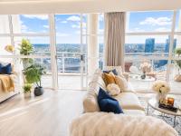 Lvl 32 Sub-Penthouse with Harbour Views - B&B Sydney