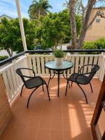 Upmarket Queen Room & Bath, Renovated, Quiet, Airport 10 min - shared accomm - B&B Brisbane