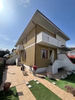 Charming 2-Bedroom House in Scenic Torre del Lago Puccini - B&B Torre del Lago Puccini