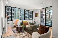 Stylish 2BR CBD - Balcony, Pool & Gym - Ferienwohnung Melbourne