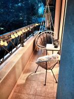 Luxury Central Flat - 2 Bathrooms, Hot Tub & Modern Kitchen, Up to 4 Guests - Bed and Breakfast Sofia