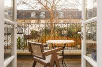 Chelsea 2BR Flat with Balcony • Fulham Broadway 7min - Ferienwohnung London