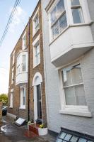 4BR Hot Tub Escape with PS5 Games and Sleeps 9 - Ferienwohnung Margate