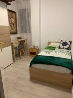 Habitación privada ventilada cerca de buses trenes y centro - Ferienwohnung Santander