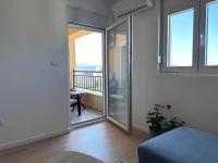 Modern Sea & City View Apartment with Parking - Ferienwohnung Bar