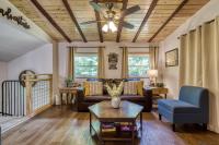 "Hillside Cottage" is minutes to town and to Rocky Top SportsHot Tub Nature SettingGrillSleeps 6 - Chambres d'hôtes Gatlinburg